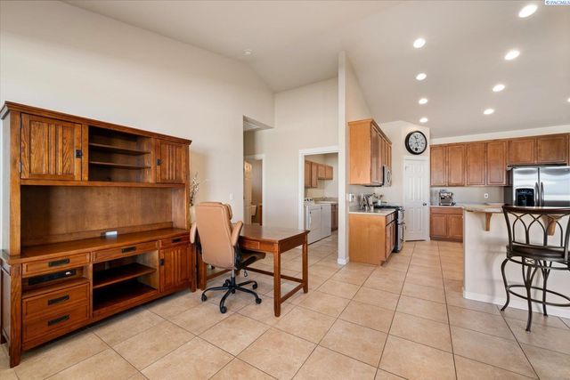 10415 Pine St, Pasco, WA 99301