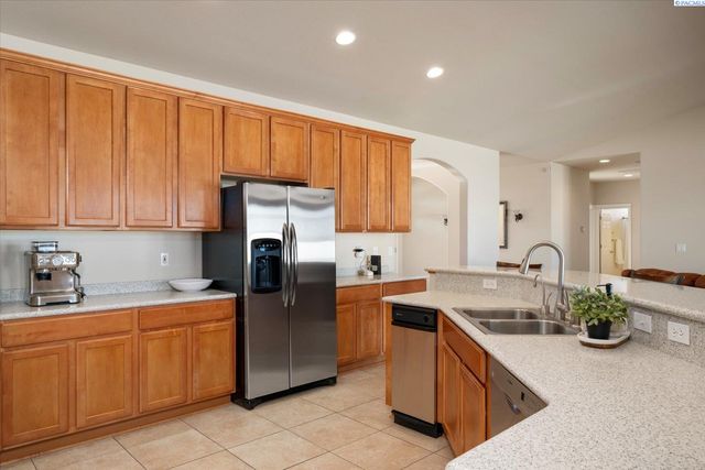 10415 Pine St, Pasco, WA 99301