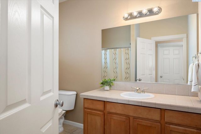 10415 Pine St, Pasco, WA 99301