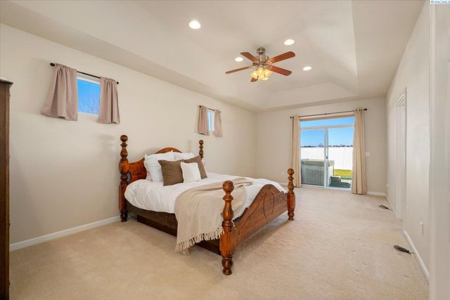 10415 Pine St, Pasco, WA 99301