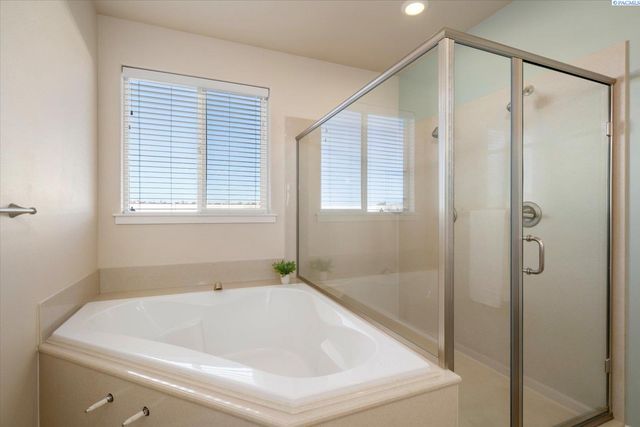 10415 Pine St, Pasco, WA 99301