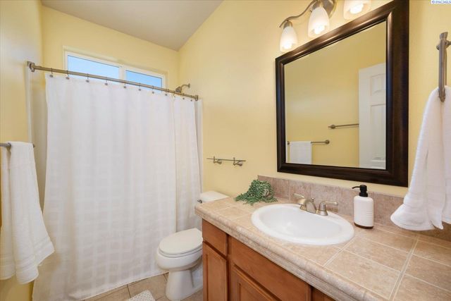 10415 Pine St, Pasco, WA 99301