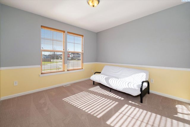 10415 Pine St, Pasco, WA 99301