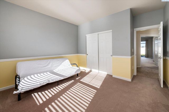 10415 Pine St, Pasco, WA 99301