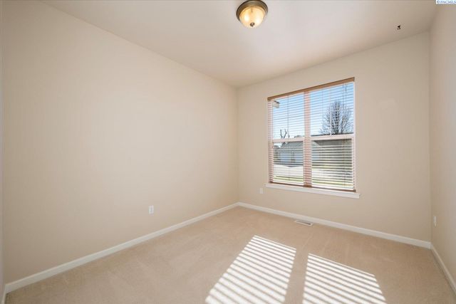 10415 Pine St, Pasco, WA 99301