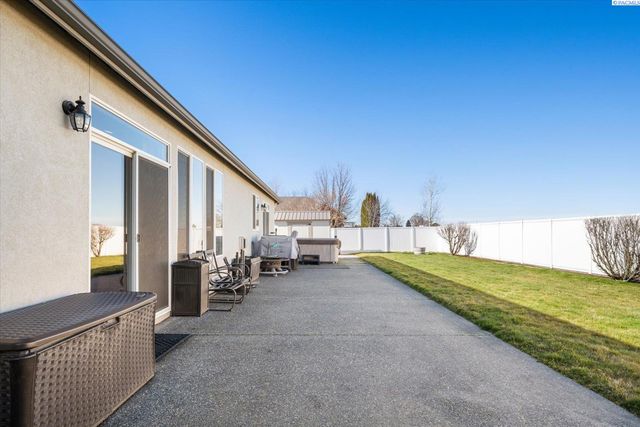 10415 Pine St, Pasco, WA 99301