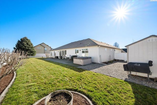 10415 Pine St, Pasco, WA 99301