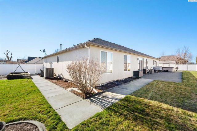 10415 Pine St, Pasco, WA 99301