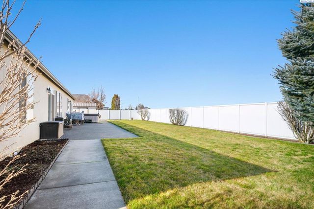 10415 Pine St, Pasco, WA 99301