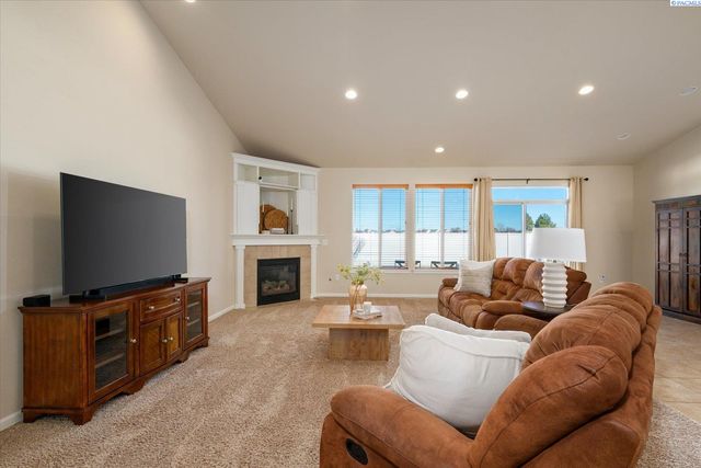 10415 Pine St, Pasco, WA 99301