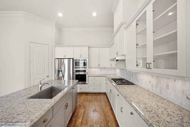 1404 W 25th Street, Houston, TX 77008