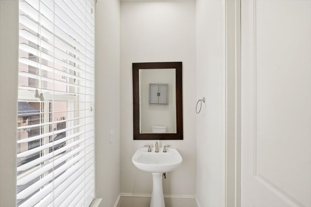 1404 W 25th Street, Houston, TX 77008