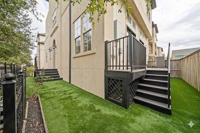 1404 W 25th Street, Houston, TX 77008