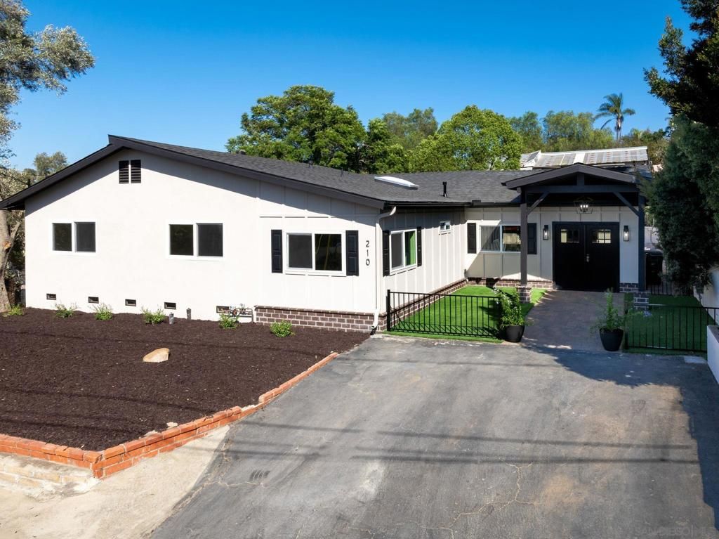 210 S Orange Ave, Fallbrook, CA 92028 — photo 2
