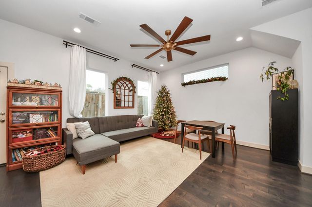 9448 Kerrwood Lane, Houston, TX 77080