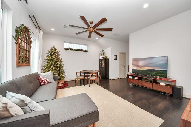 9448 Kerrwood Lane, Houston, TX 77080