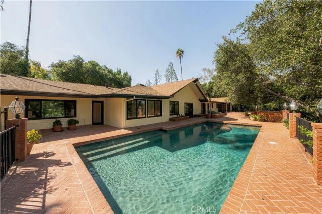 17449 Sumiya Drive, Encino, CA 91316