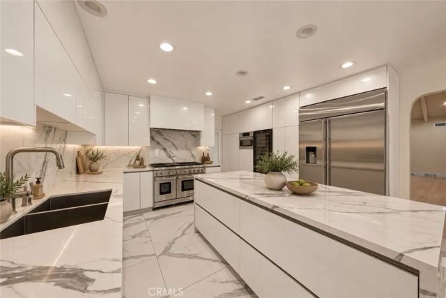 17449 Sumiya Drive, Encino, CA 91316