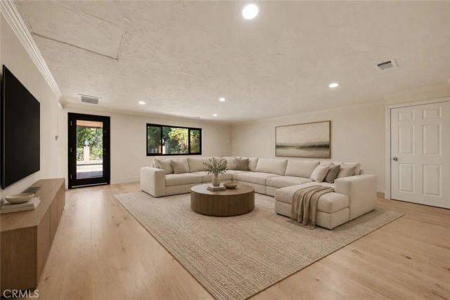 17449 Sumiya Drive, Encino, CA 91316