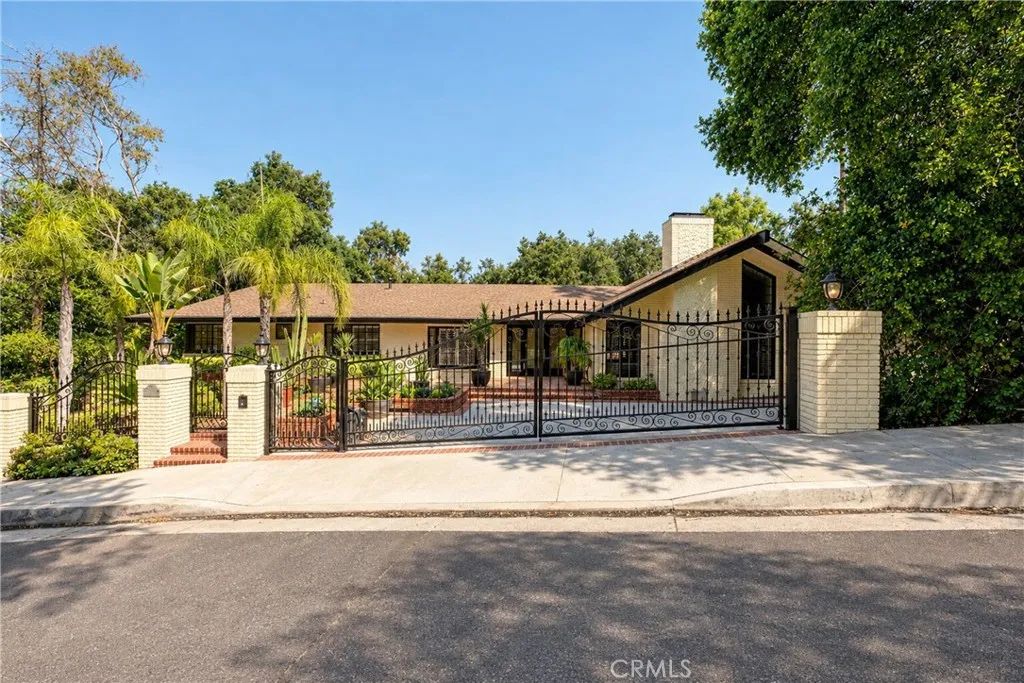 17449 Sumiya Drive, Encino, CA 91316