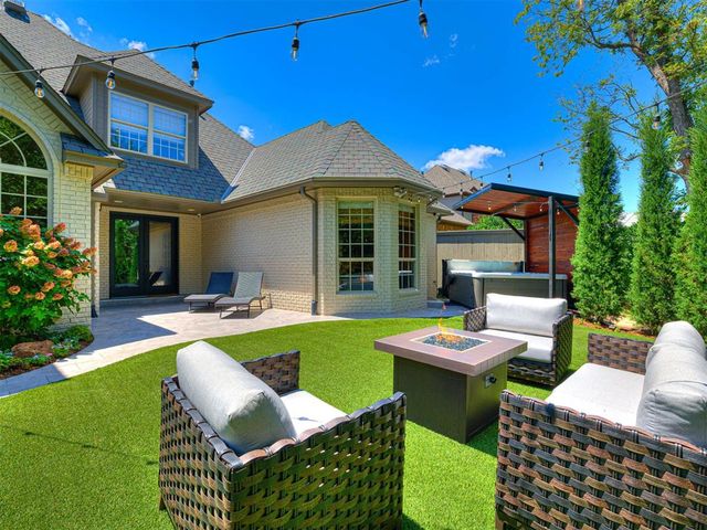 409 Flint Ridge Court, Norman, OK 73072