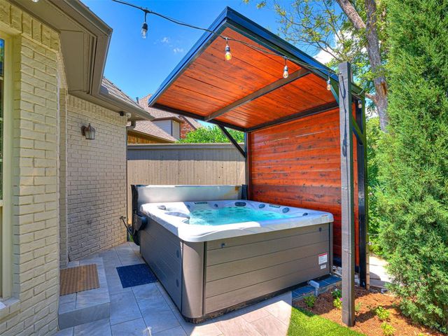 409 Flint Ridge Court, Norman, OK 73072