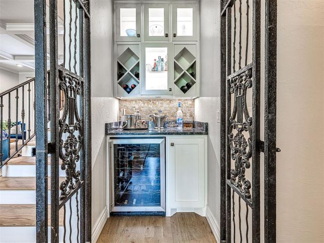 409 Flint Ridge Court, Norman, OK 73072