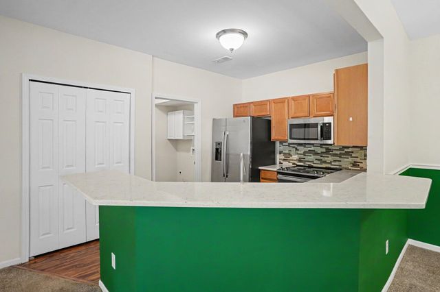 11107 Farmingdale Lane 130, Commerce Twp, MI 48390