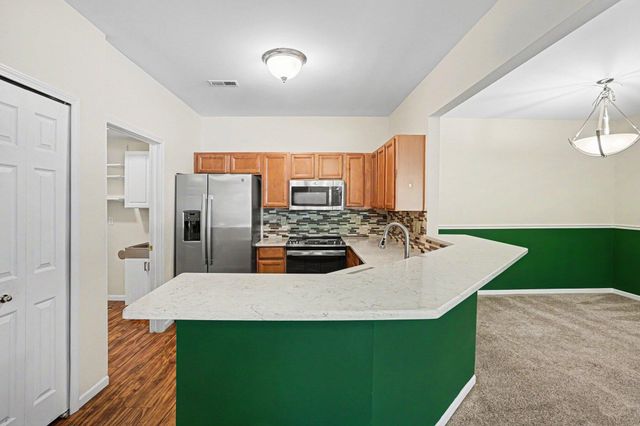 11107 Farmingdale Lane 130, Commerce Twp, MI 48390