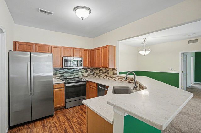 11107 Farmingdale Lane 130, Commerce Twp, MI 48390