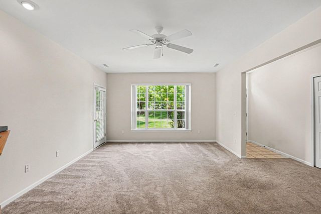 11107 Farmingdale Lane 130, Commerce Twp, MI 48390