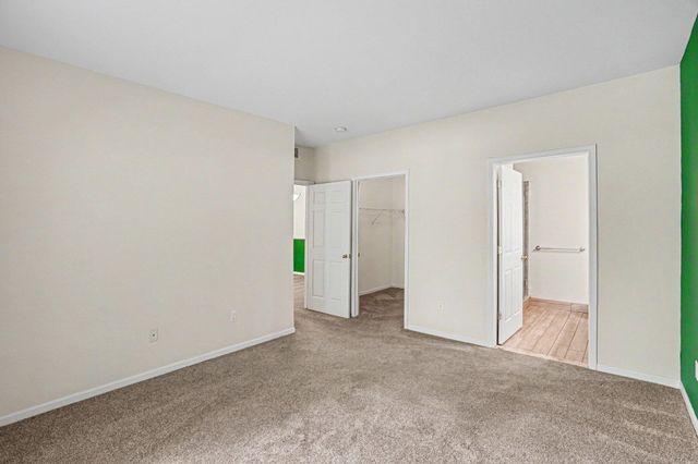 11107 Farmingdale Lane 130, Commerce Twp, MI 48390
