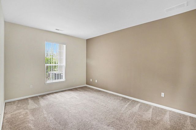 11107 Farmingdale Lane 130, Commerce Twp, MI 48390