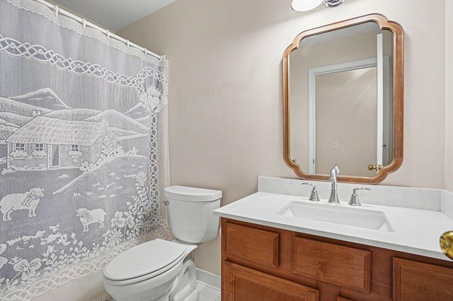 11107 Farmingdale Lane 130, Commerce Twp, MI 48390