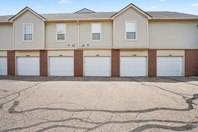 11107 Farmingdale Lane 130, Commerce Twp, MI 48390