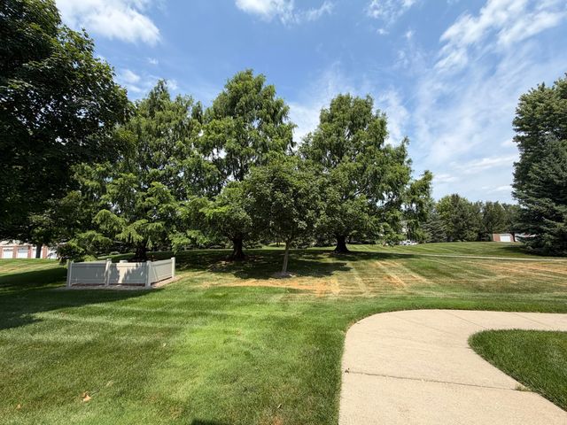 11107 Farmingdale Lane 130, Commerce Twp, MI 48390