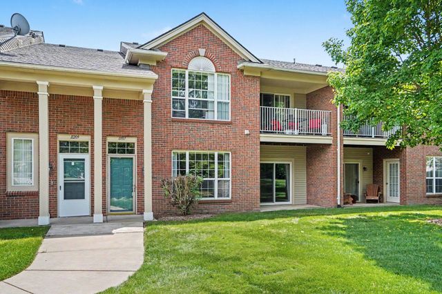 11107 Farmingdale Lane 130, Commerce Twp, MI 48390