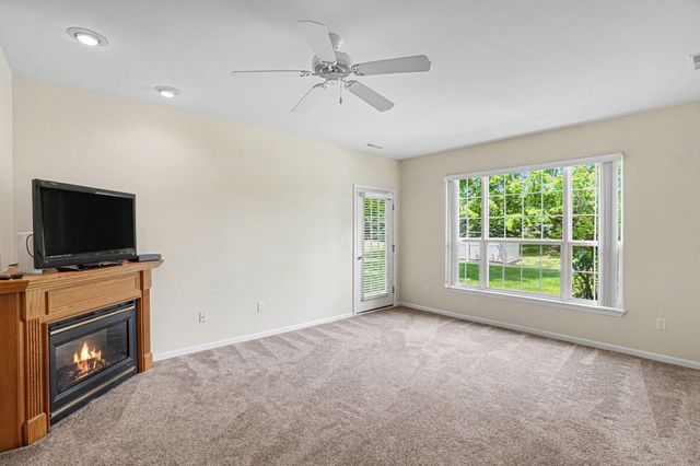 11107 Farmingdale Lane 130, Commerce Twp, MI 48390