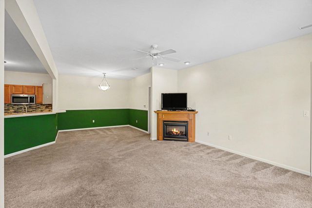 11107 Farmingdale Lane 130, Commerce Twp, MI 48390