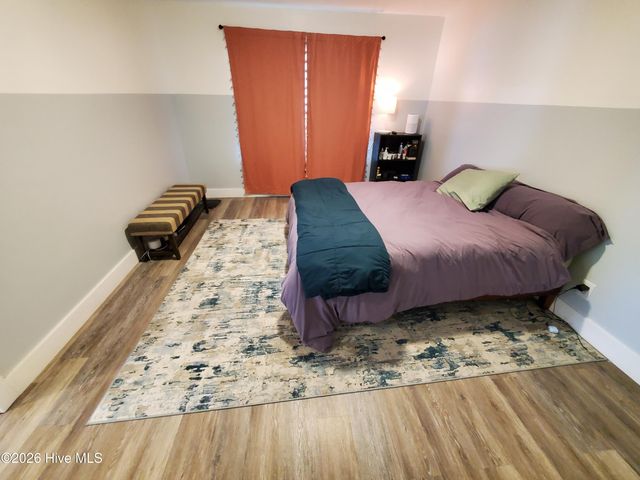 2233 Locksley Woods Drive E, Greenville, NC 27858