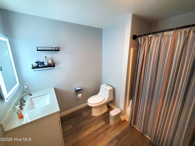 2233 Locksley Woods Drive E, Greenville, NC 27858