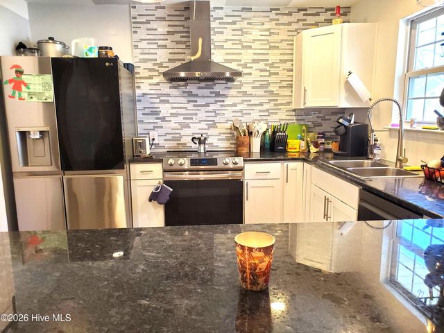 2233 Locksley Woods Drive E, Greenville, NC 27858