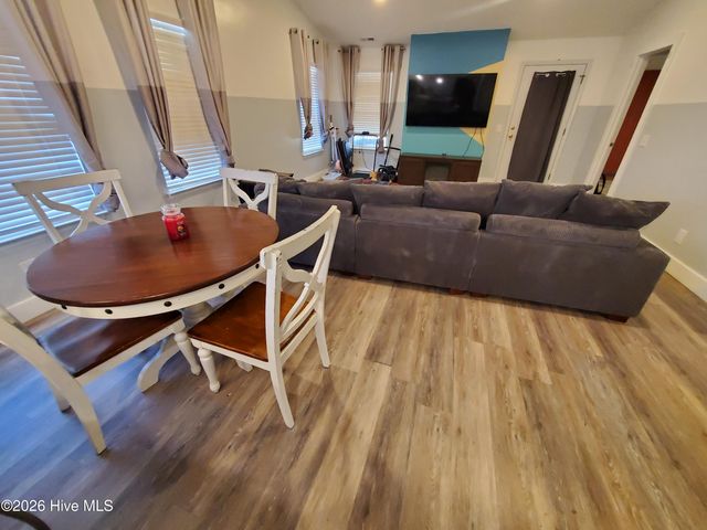 2233 Locksley Woods Drive E, Greenville, NC 27858