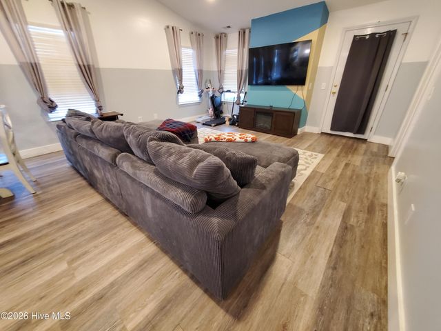 2233 Locksley Woods Drive E, Greenville, NC 27858