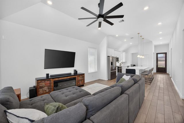 18830 Shadowfax Trail, Tomball, TX 77377