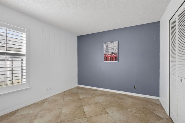 102 E Royal Pine Cir Court, Royal Palm Beach, FL 33411