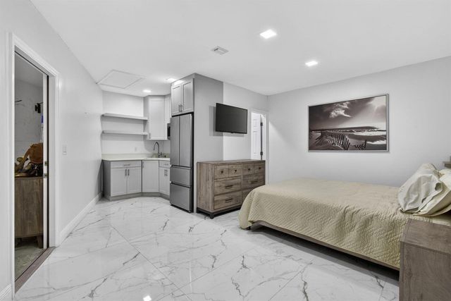 102 E Royal Pine Cir Court, Royal Palm Beach, FL 33411
