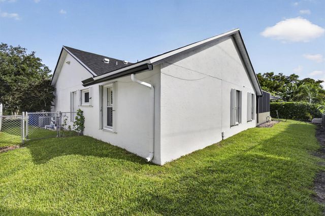 102 E Royal Pine Cir Court, Royal Palm Beach, FL 33411