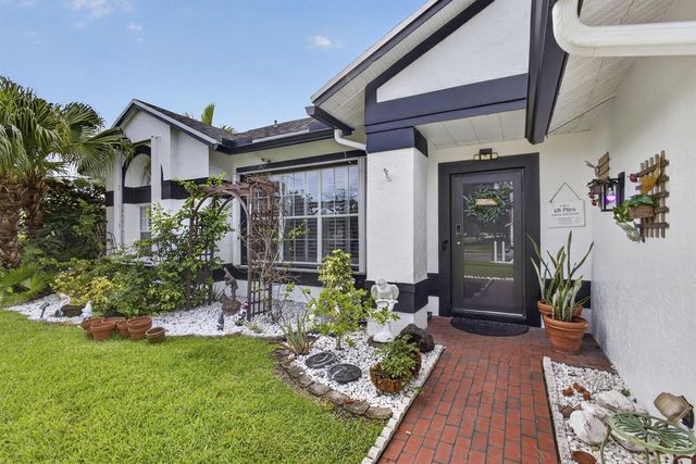 102 E Royal Pine Cir Court, Royal Palm Beach, FL 33411