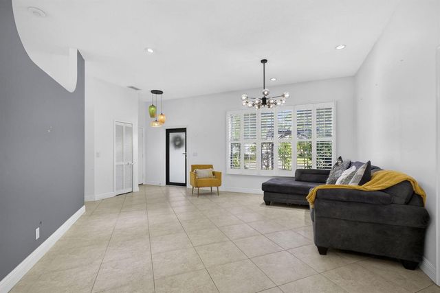 102 E Royal Pine Cir Court, Royal Palm Beach, FL 33411
